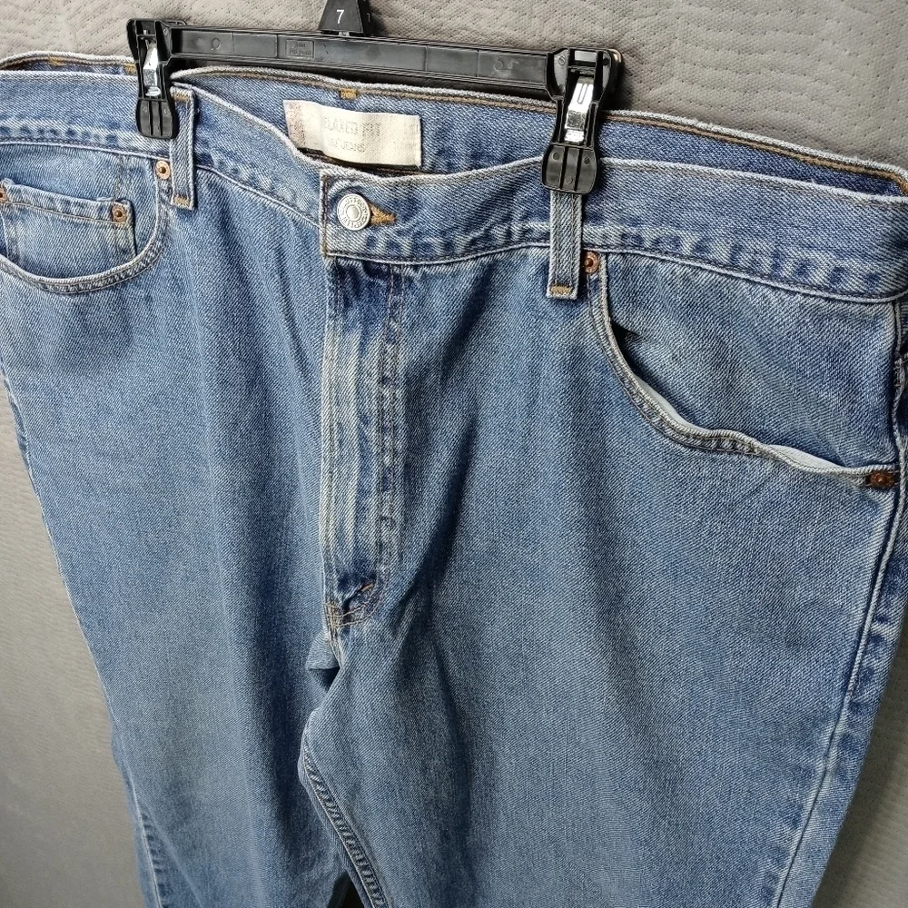 Levi's 550 Relaxed fit men's blue jeans. Sz 42x 34. Rise. 14
